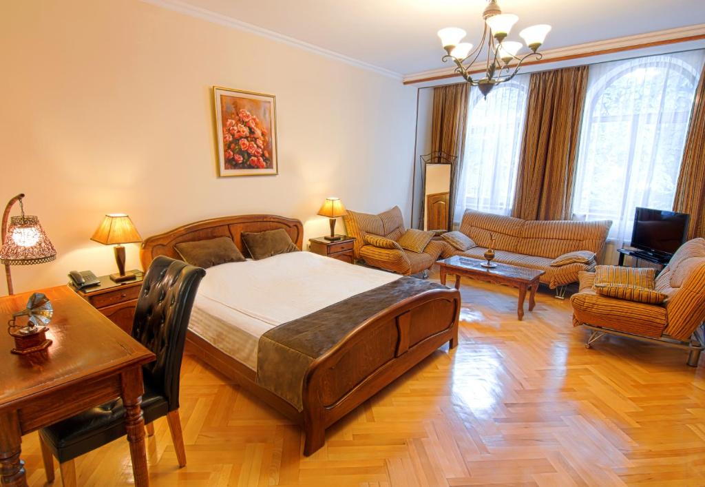 Luxe King Size Room With Balcony – Included Breakfast