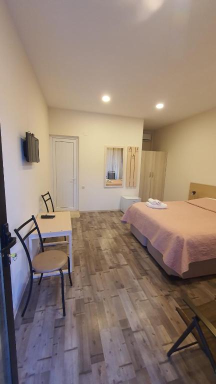 Standard King Size Room – Included Breakfast