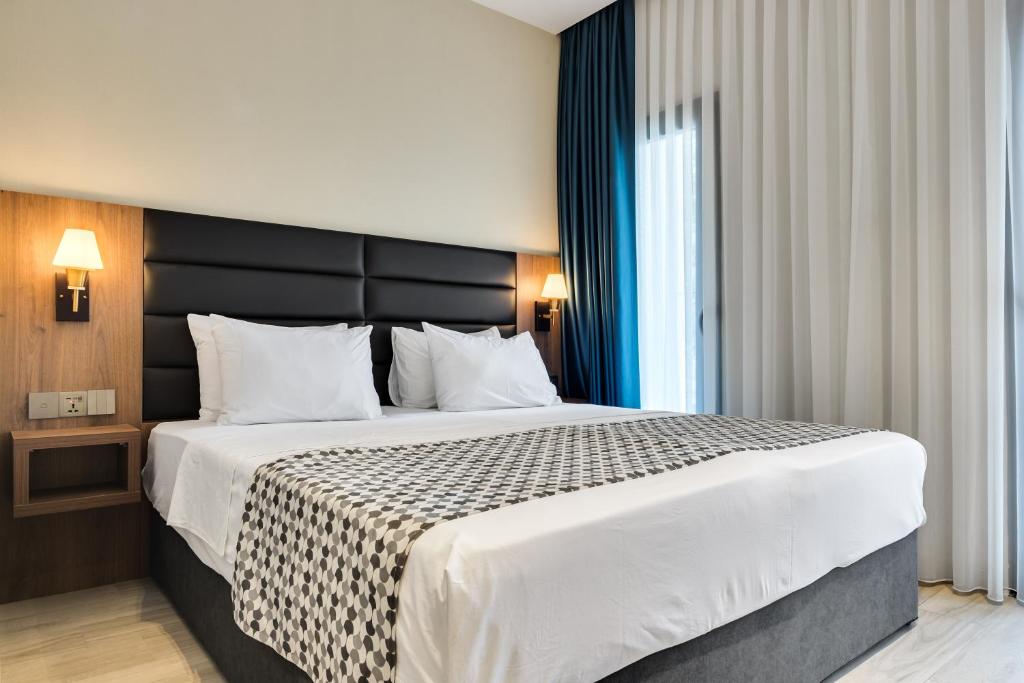 Budget King Size Room – Included Breakfast