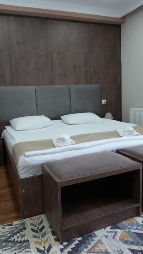 Standard King Size Room – Room Only