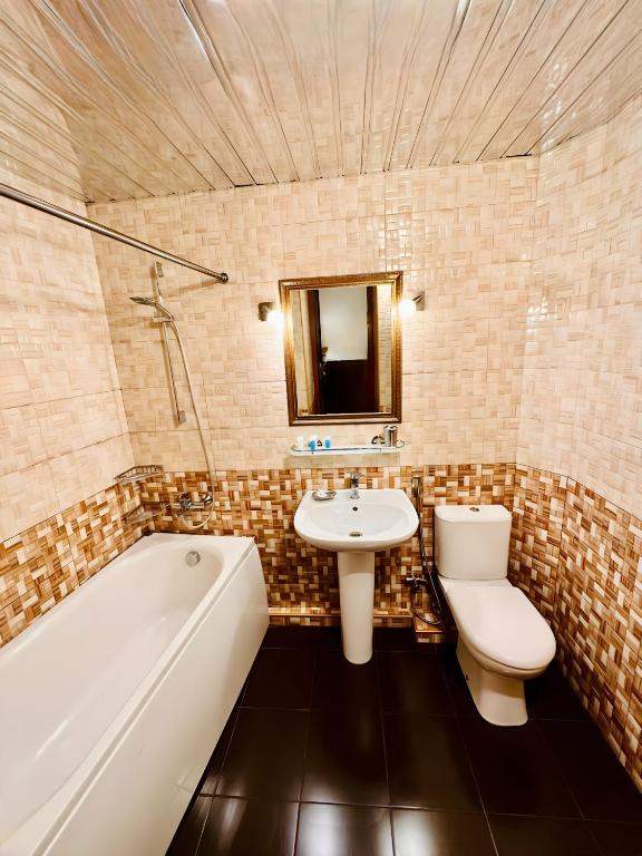 Luxe King Size Room With Balcony – Included Breakfast