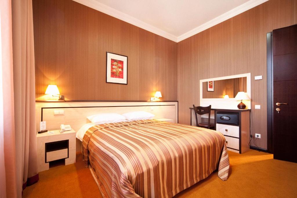 Standard Double Room – Included Breakfast