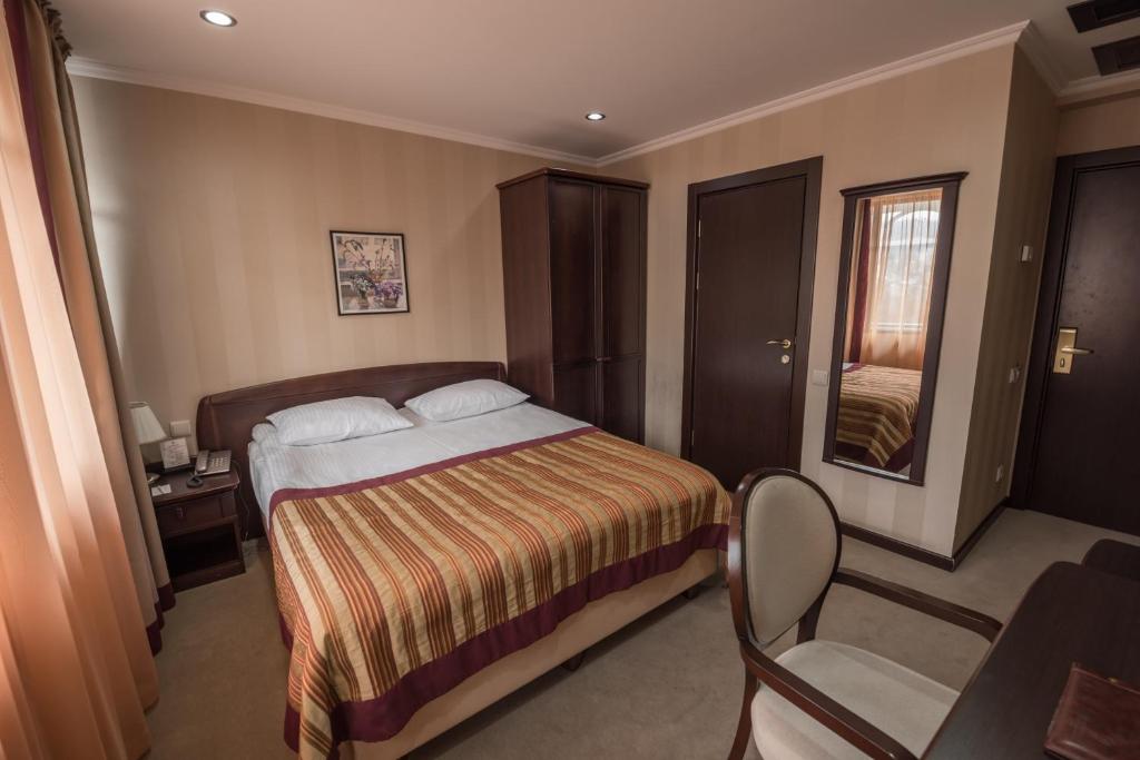 Standard Double Room – Included Breakfast