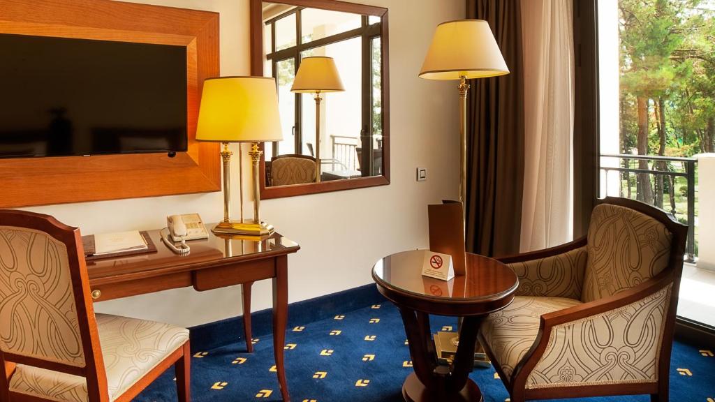 Superior King Size Room with Garden & Sea View – Room Only