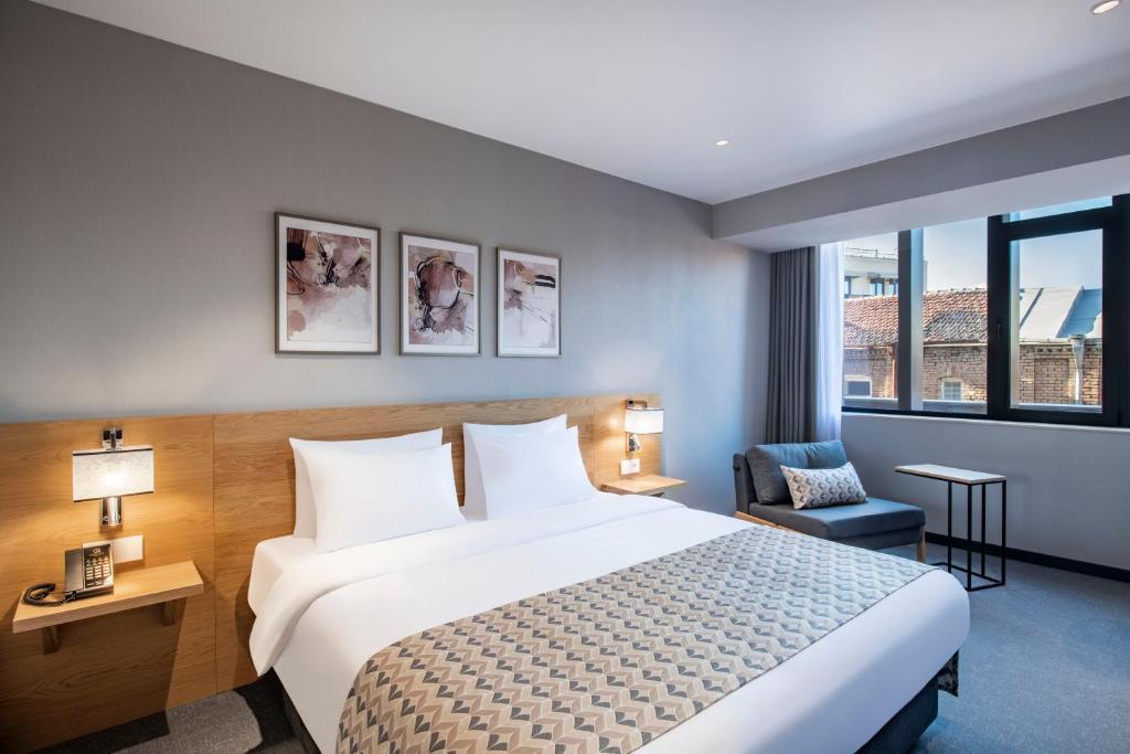 Deluxe Double or Twin Room Included Breakfast