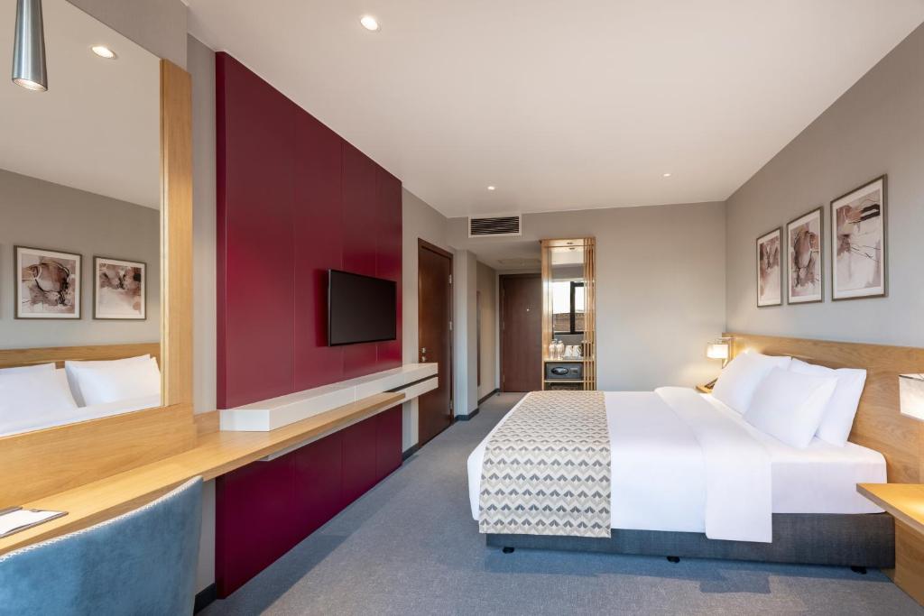 Deluxe Double or Twin Room Included Breakfast