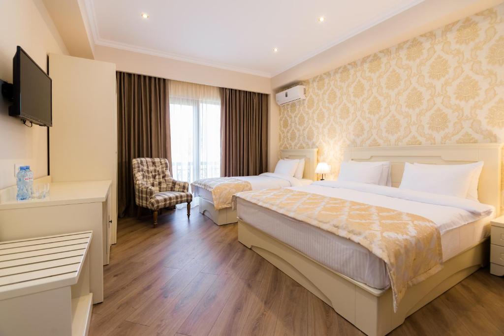 Standard Triple Room – Included Breakfast