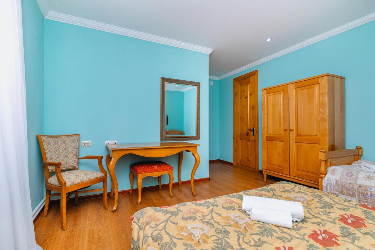 Standard Triple – Room Only