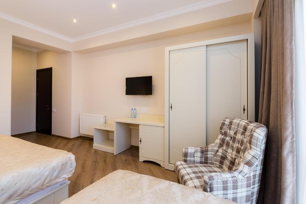 Standard Triple Room – Included Breakfast