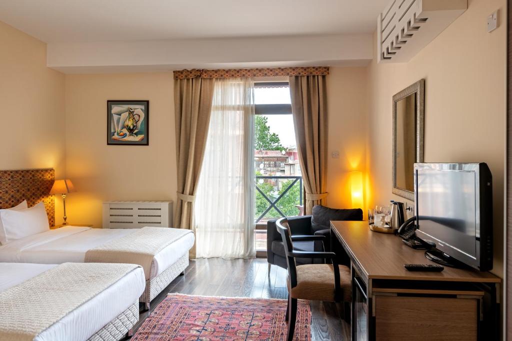 Standard King/Twin Room – Included Breakfast