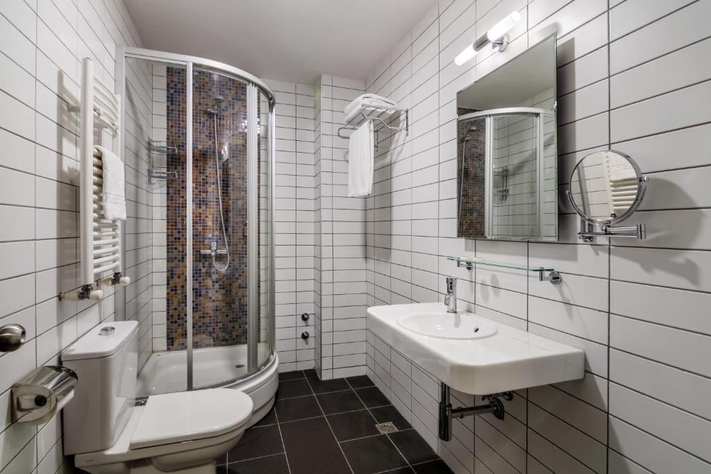Standard King/Twin Room – Included Breakfast