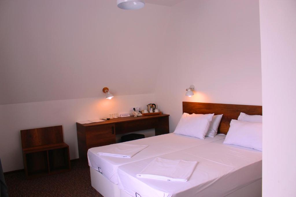 Semi Luxe Twin Room – Included Breakfast