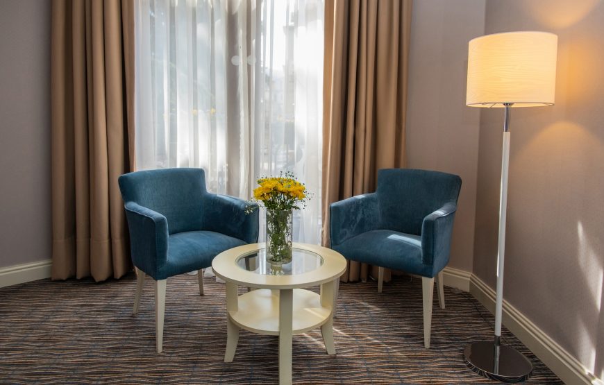 Deluxe King Size Room – Included Breakfast