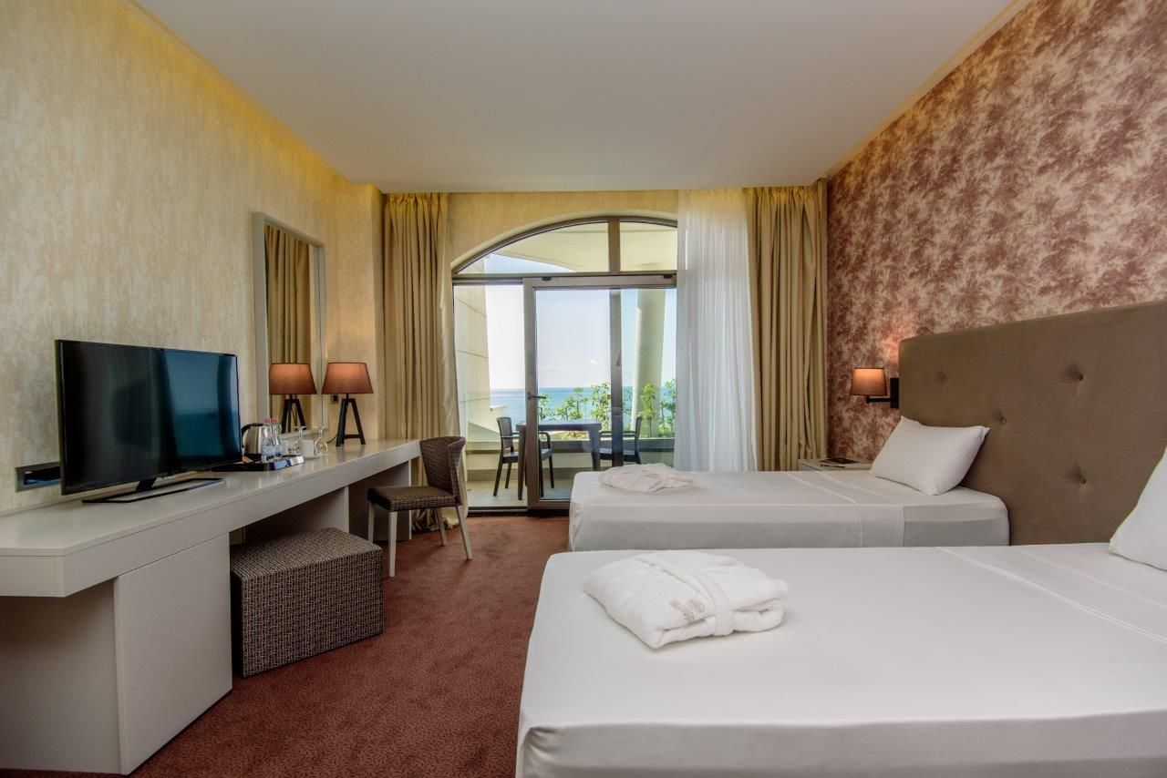 Standard Twin Room With Balcony & Sea View – Included Breakfast