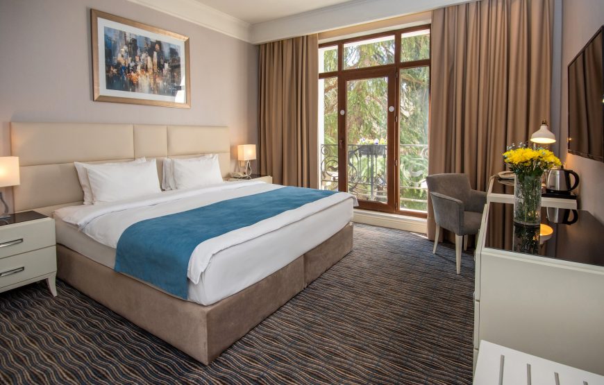 Deluxe King Size Room – Included Breakfast