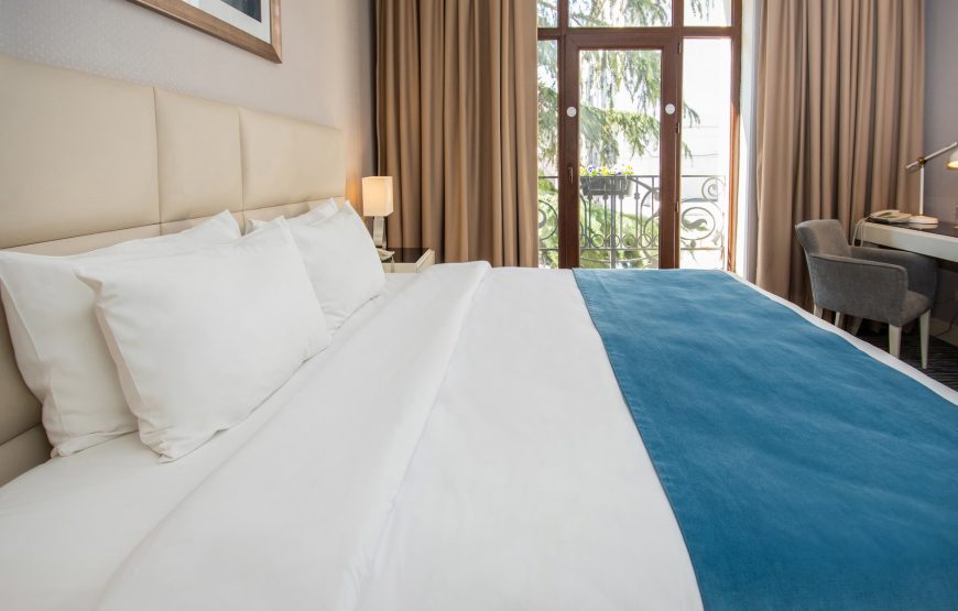 Deluxe King Size Room – Included Breakfast