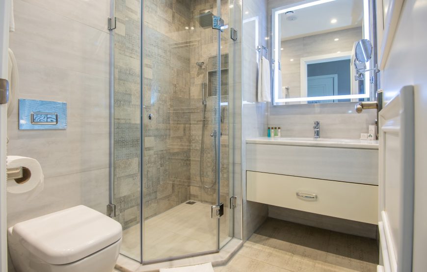 Deluxe King Size Room – Included Breakfast