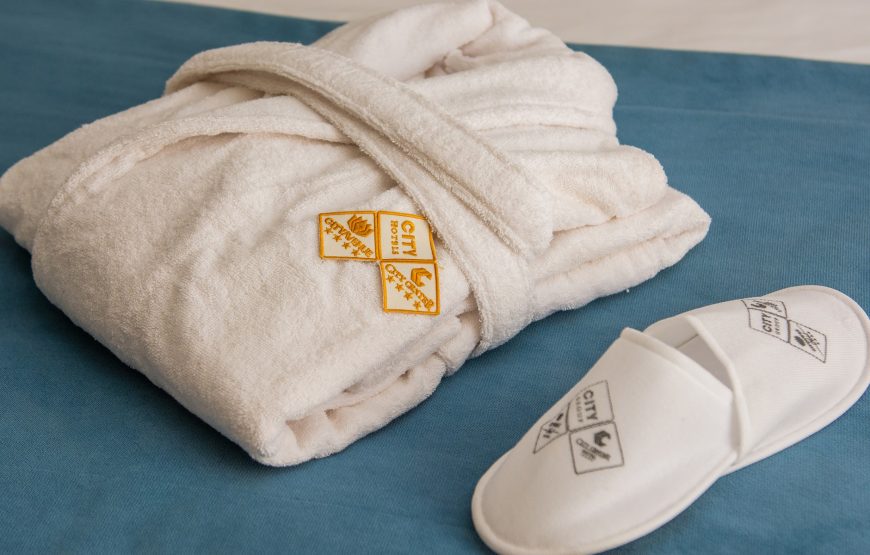 Deluxe King Size Room – Included Breakfast