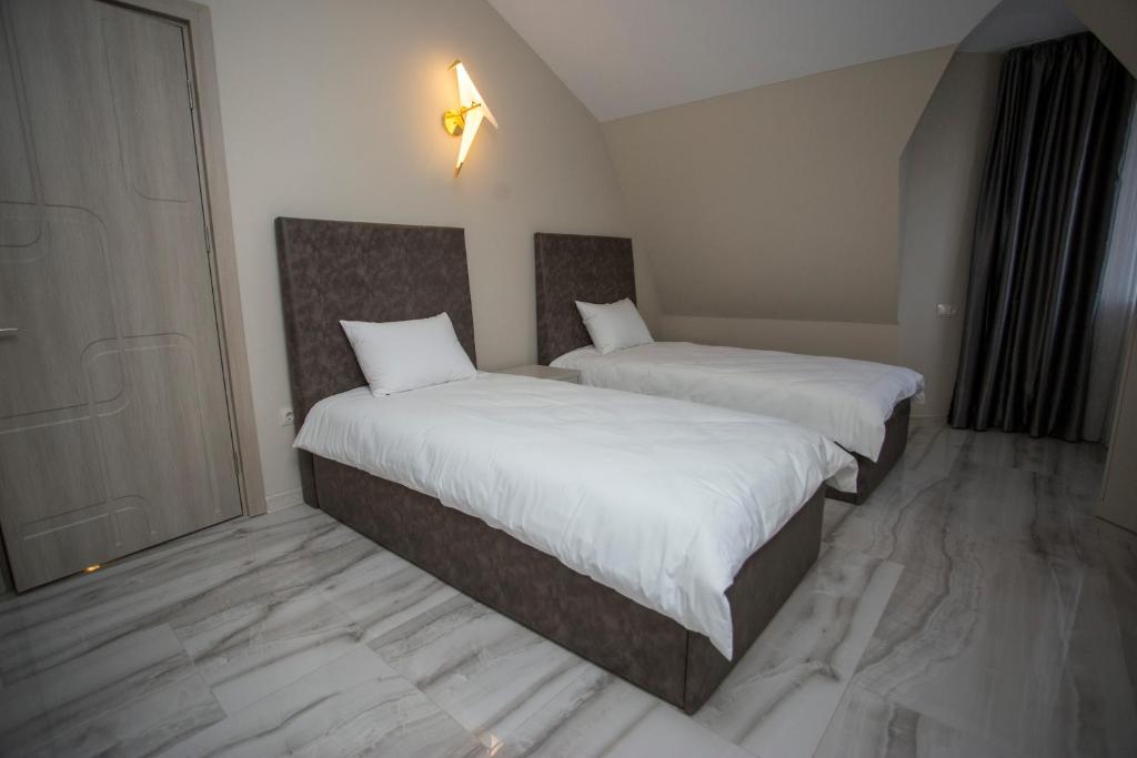 Standard Twin Room – Included Breakfast