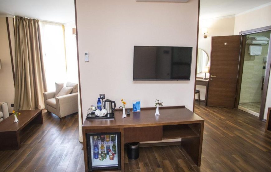 Suite Room With Sea View For 4 Persons – Included Breakfast