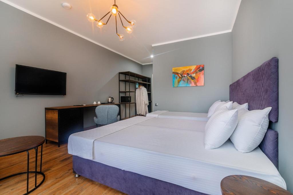 Standard Triple Room – Included Breakfast