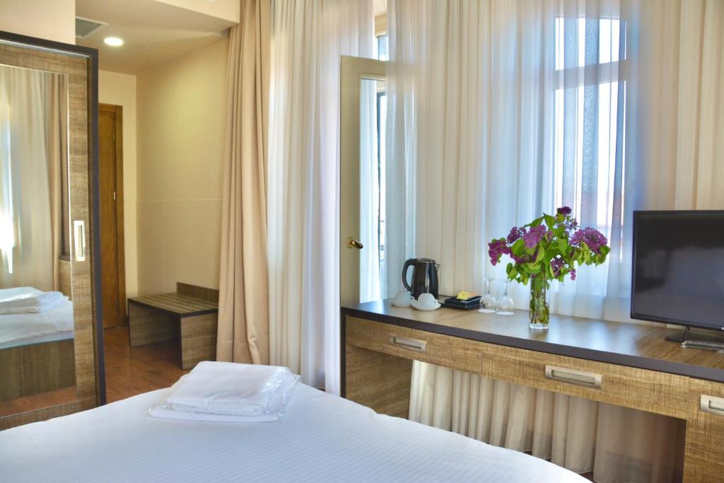 Standard King Size Room – Included Breakfast