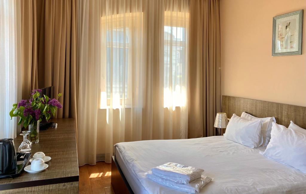 Standard King Size Room – Included Breakfast