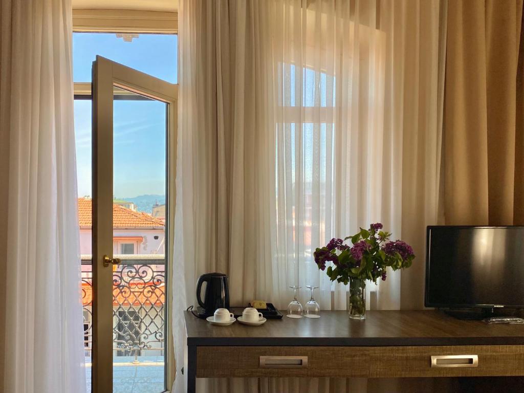 Standard King Size Room – Included Breakfast