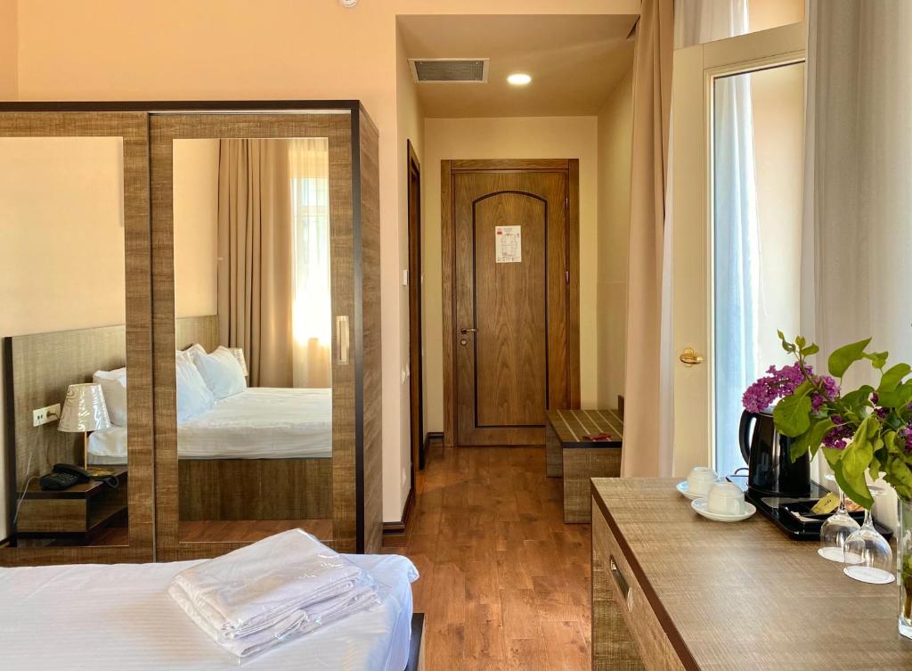 Standard King Size Room – Included Breakfast