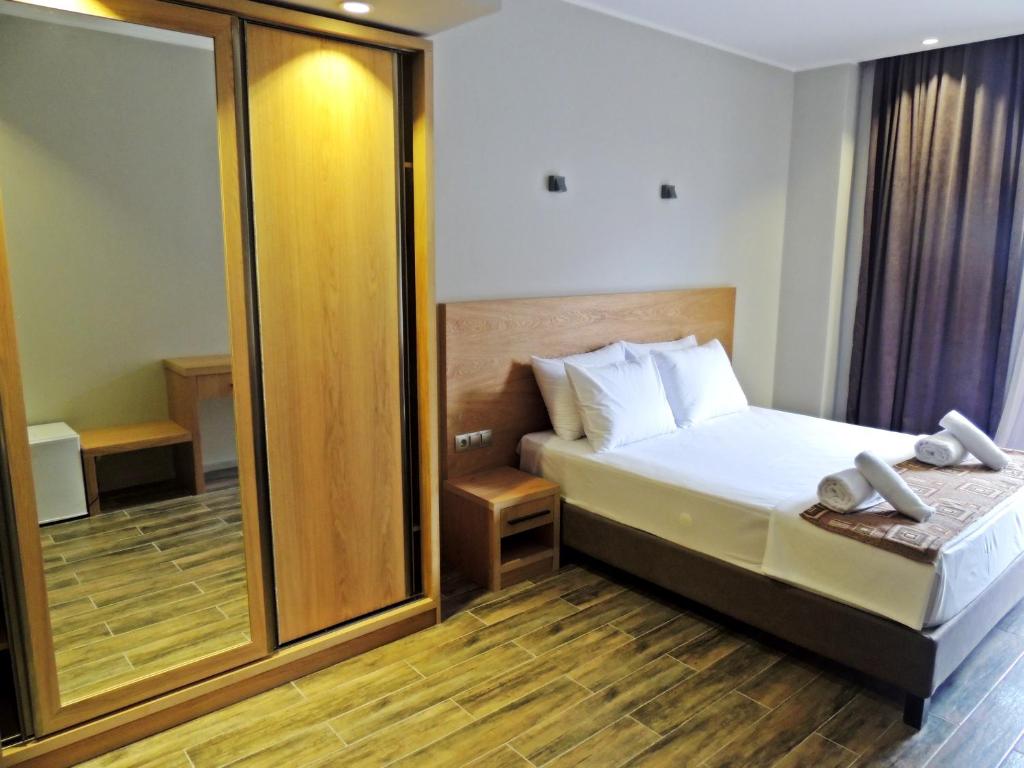 Standard King Size Room With Balcony – Included Breakfast