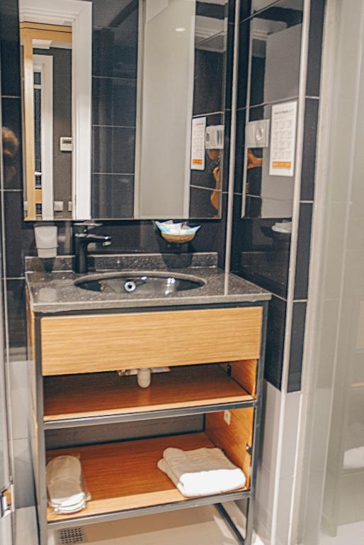 Standard Twin Room With Balcony – Included Breakfast