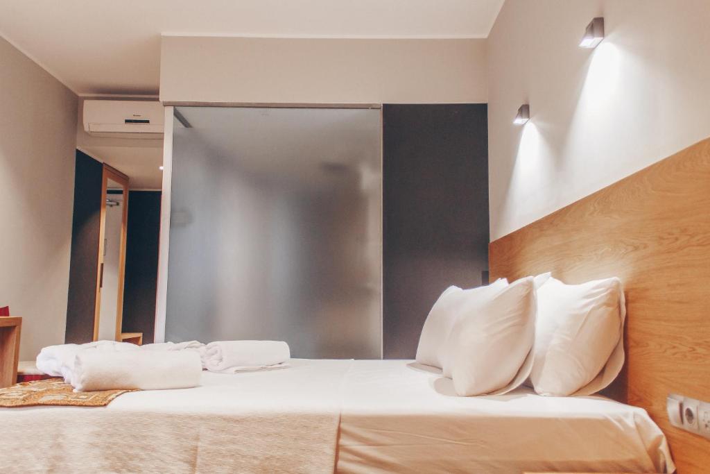Standard King Size Room With Balcony – Included Breakfast