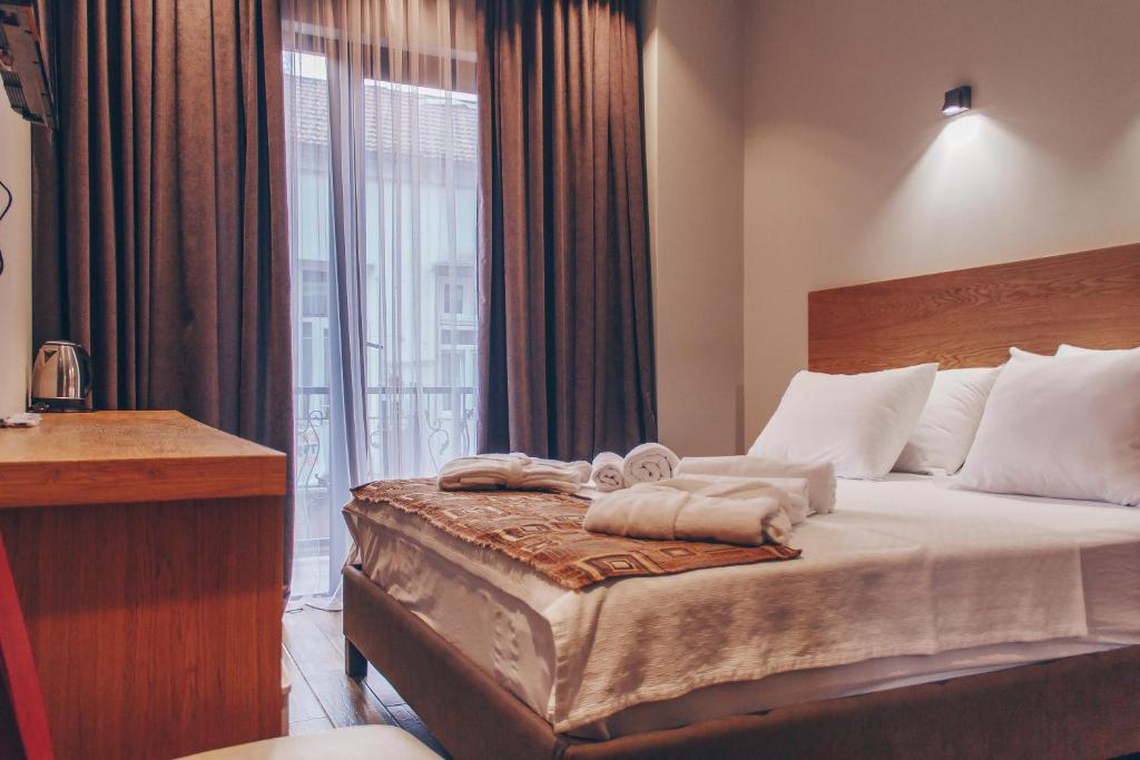 Standard King Size Room With Balcony – Included Breakfast