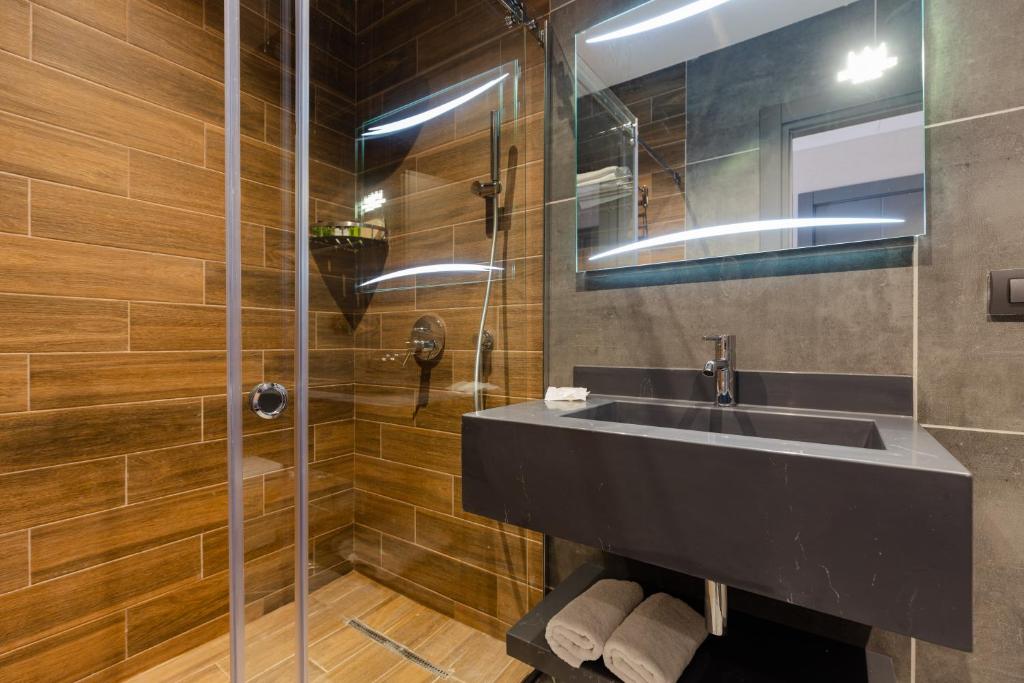 Superior Twin Room With City View – Included Breakfast