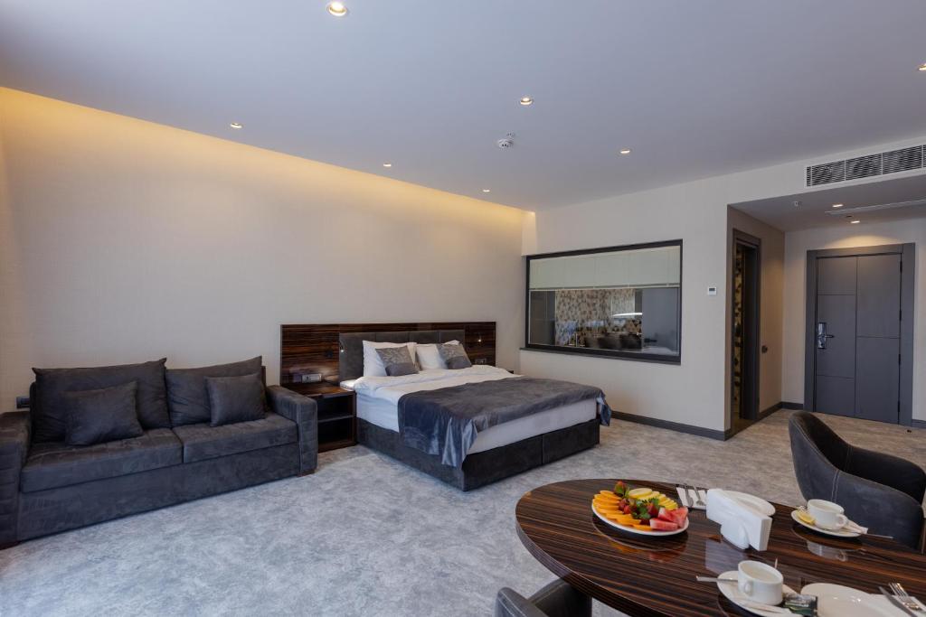 Deluxe King Size Room With Back View – Included Breakfast