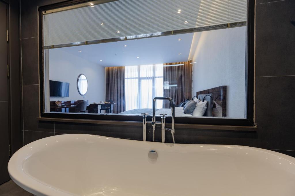 Deluxe King Size Room With Back View – Included Breakfast