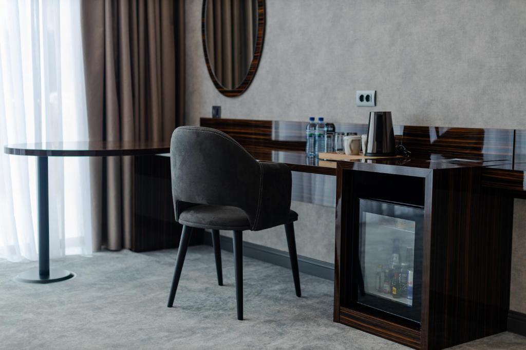 Deluxe King Size Room With Back View – Included Breakfast