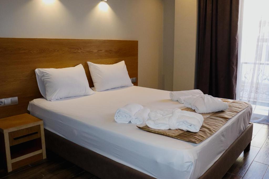 Standard King Size Room With Balcony – Included Breakfast