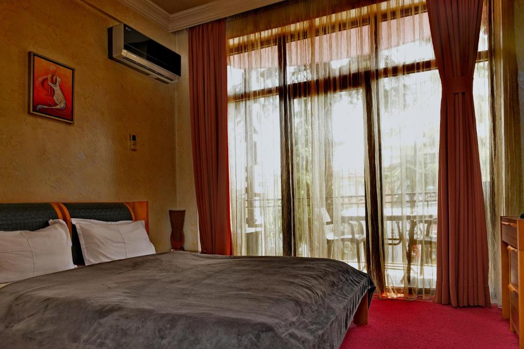 Standard Double With Balcony – Included Breakfast