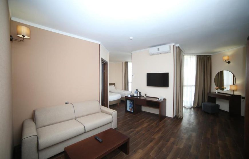 Suite Room With Sea View For 4 Persons – Included Breakfast