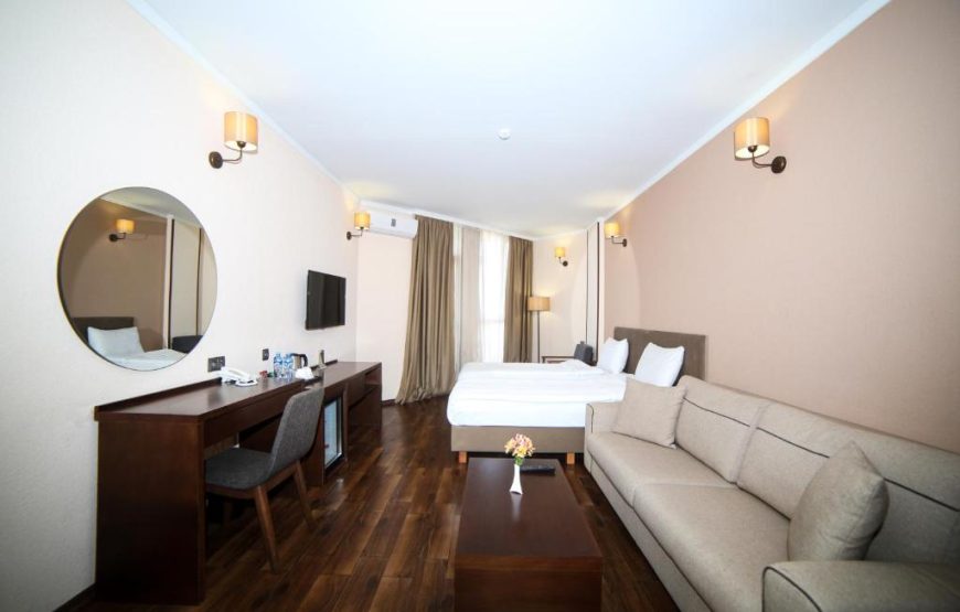 Suite Room With Sea View For 4 Persons – Included Breakfast