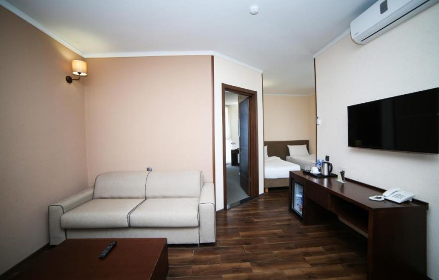 Suite Room With Sea View For 4 Persons – Included Breakfast