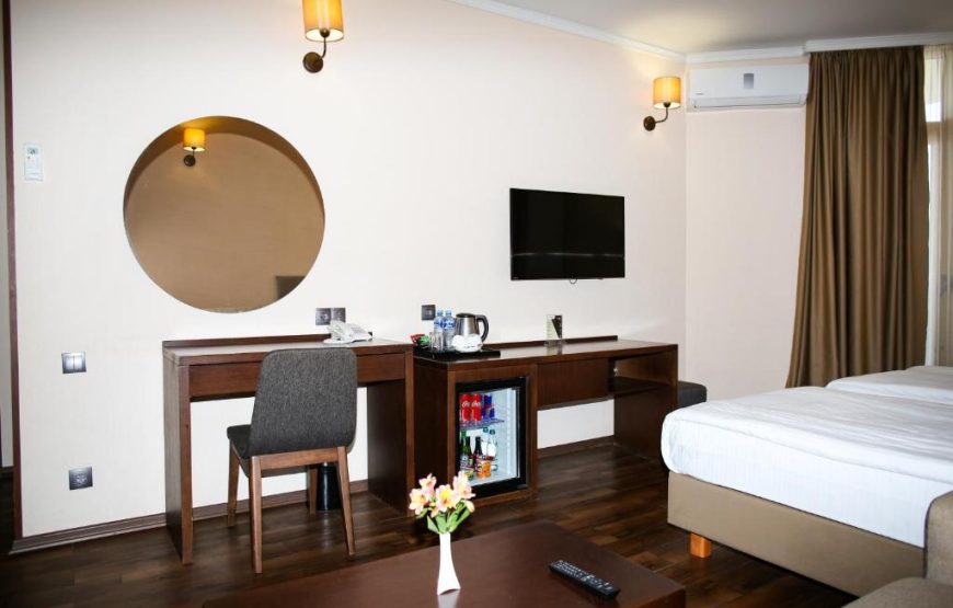 Suite Room With Sea View For 4 Persons – Included Breakfast
