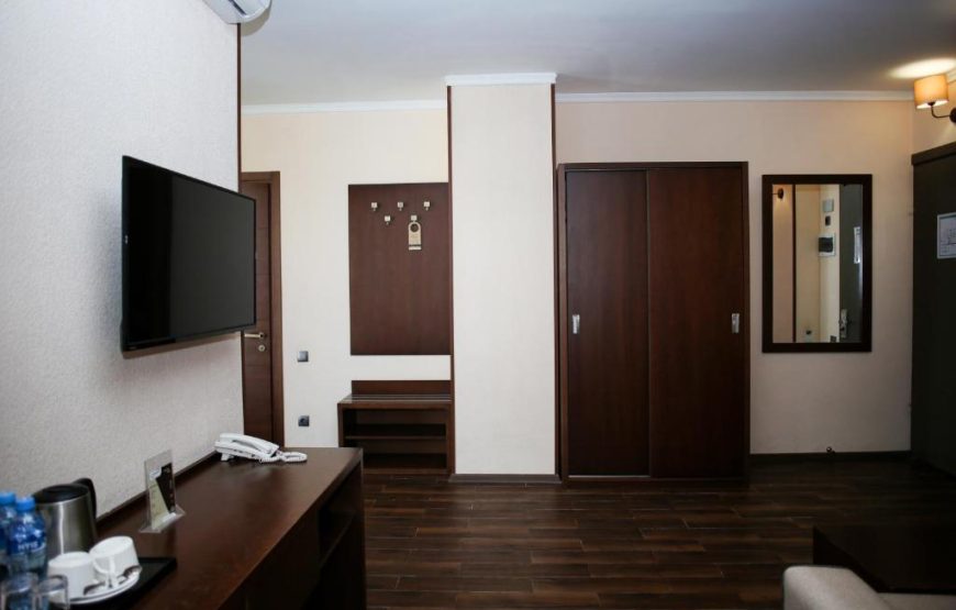 Suite Room With Sea View For 4 Persons – Included Breakfast