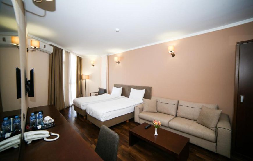 Suite Room With Sea View For 4 Persons – Included Breakfast