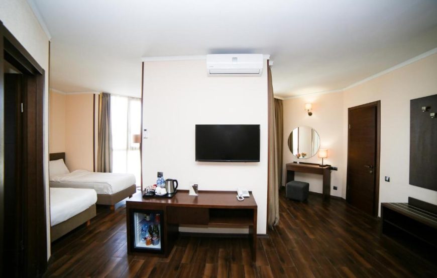 Suite Room With Sea View For 4 Persons – Included Breakfast