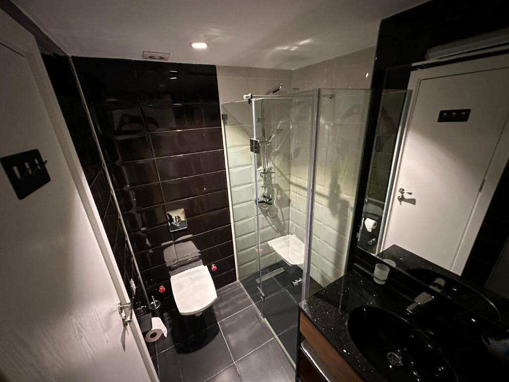 Standard King Size Room With Balcony – Included Breakfast