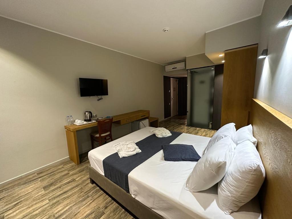 Standard King Size Room With Balcony – Included Breakfast
