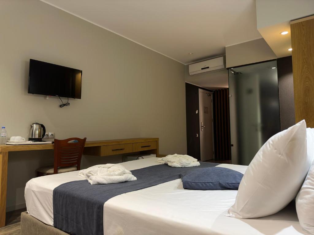 Standard King Size Room With Balcony – Included Breakfast