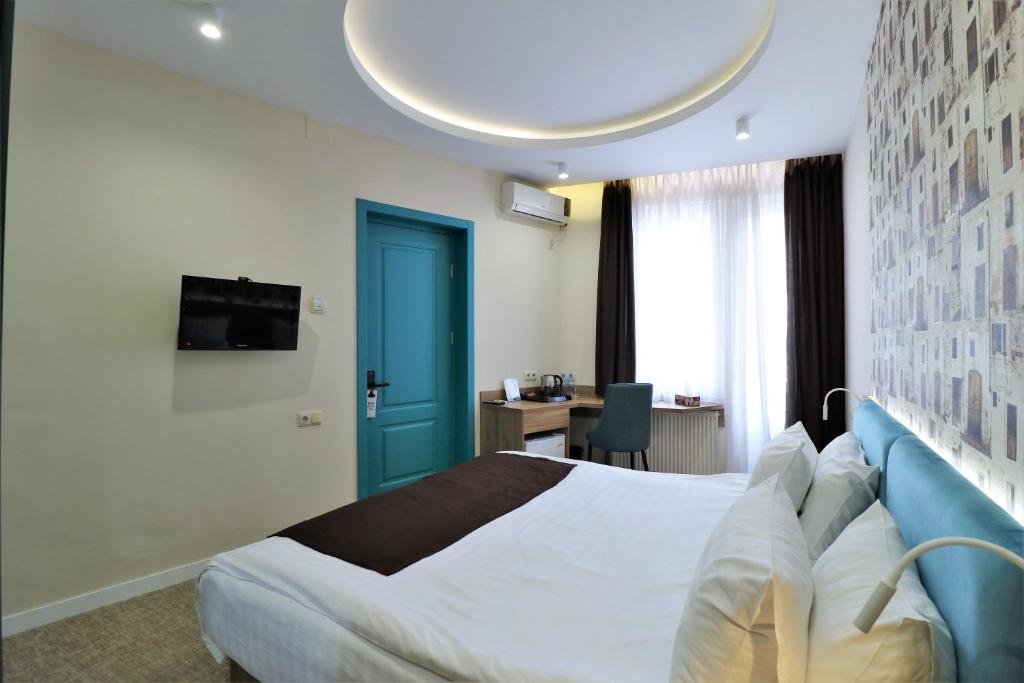 Standard King Size Room – Room Only